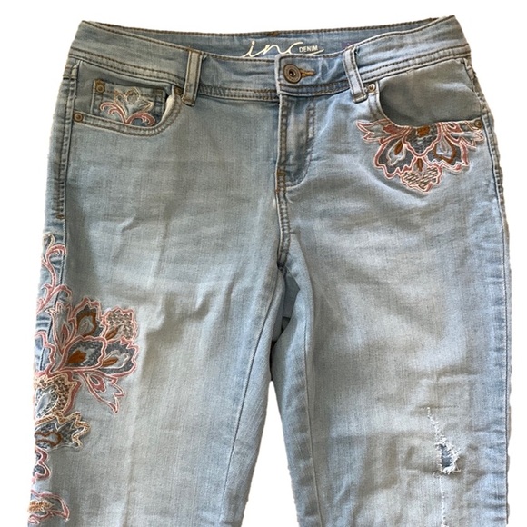 INC International Concepts Denim - 🌸Embroidered INC Denim Boyfriend Regular Fit Size 2 Light Wash Jeans